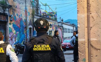 #Video 🚨 “El Beto” es asesinado a tiros en pleno Centro Histórico de Morelia; la víctima portaba pistola