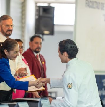 UMSNH reconoce vocación humanista de las y los médicos