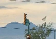 Normalistas vandalizan negocios durante marcha en Morelia