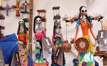Vive la Noche de Muertos en los tianguis artesanales de Pátzcuaro y Capula