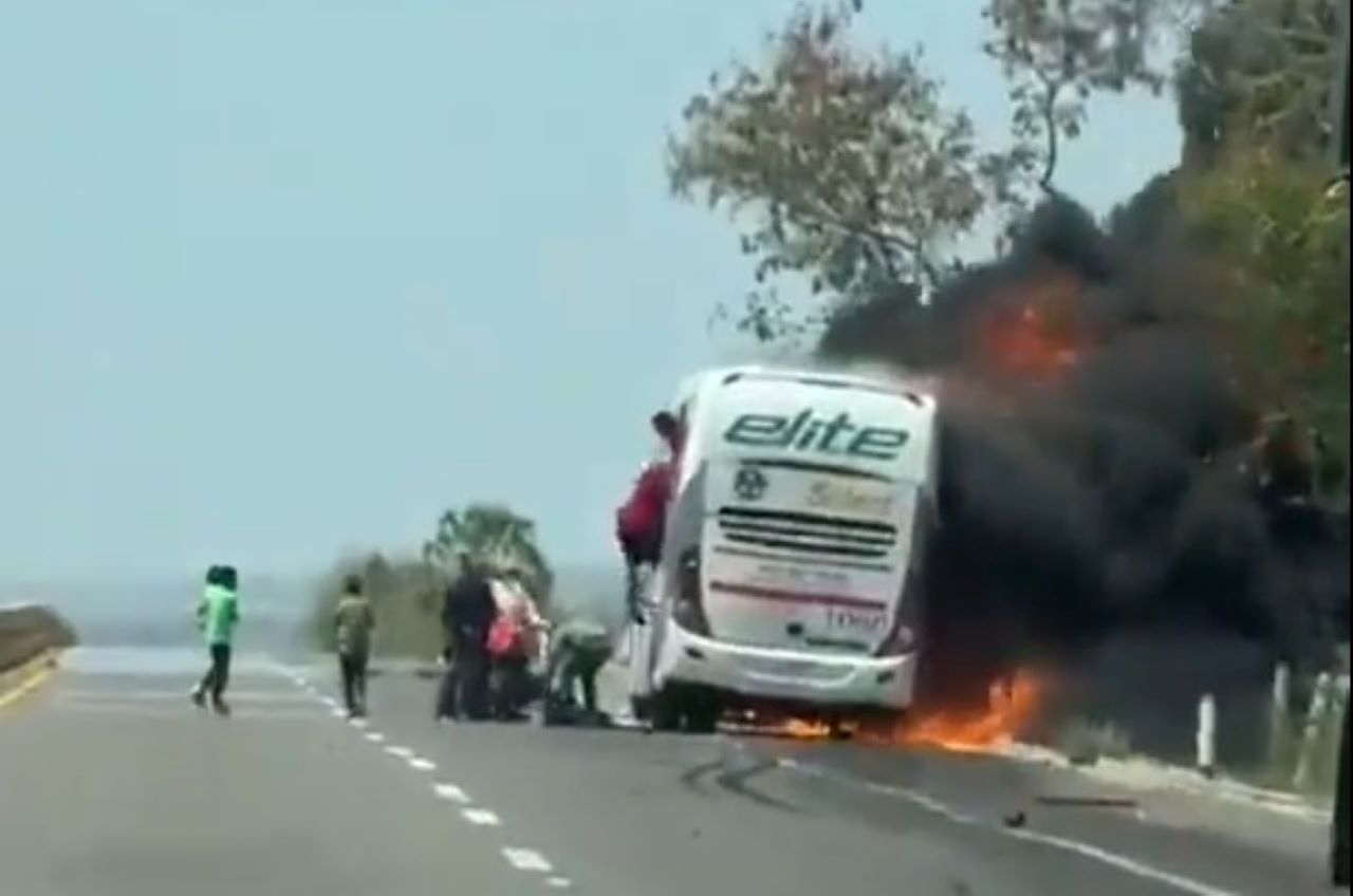 Video Al Menos Tres Muertos Y Cinco Heridos Fue El Resultado De Un Autob S Incendiado En