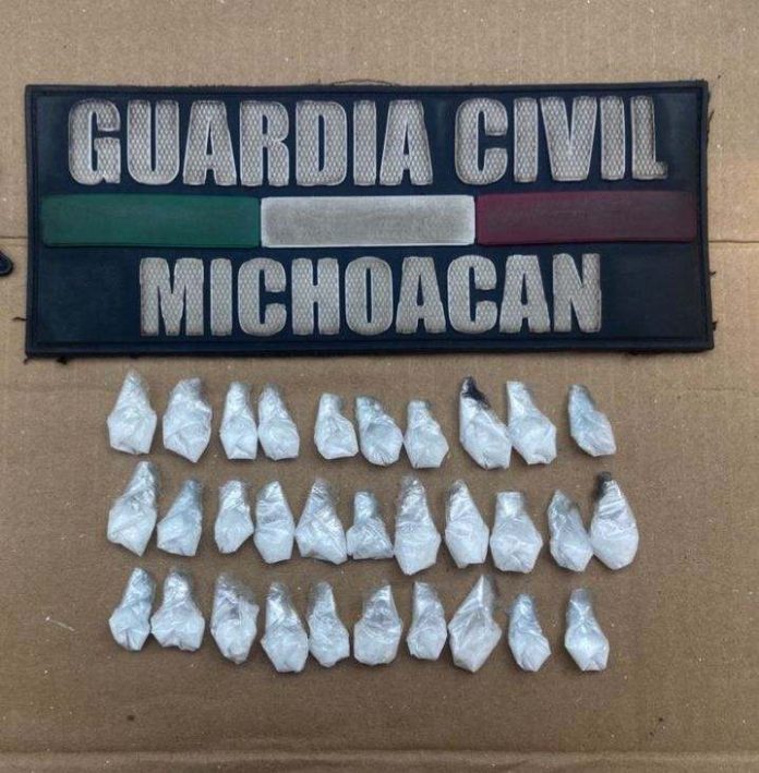 Guardia Civil detiene a un hombre con 31 dosis de metanfetamina, en Uruapan