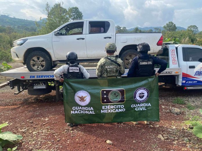 Tras repeler agresión en Parácuaro, SSP y Defensa aseguran camionetas robadas y municiones 1