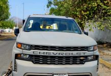 Venezolana detenida tras enfrentarse a tiros contra soldados y policías, en Apatzingán.