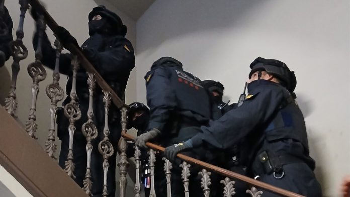 detenido-estafar-50-personas-falsos-alquileres-pisos-barcelona_69